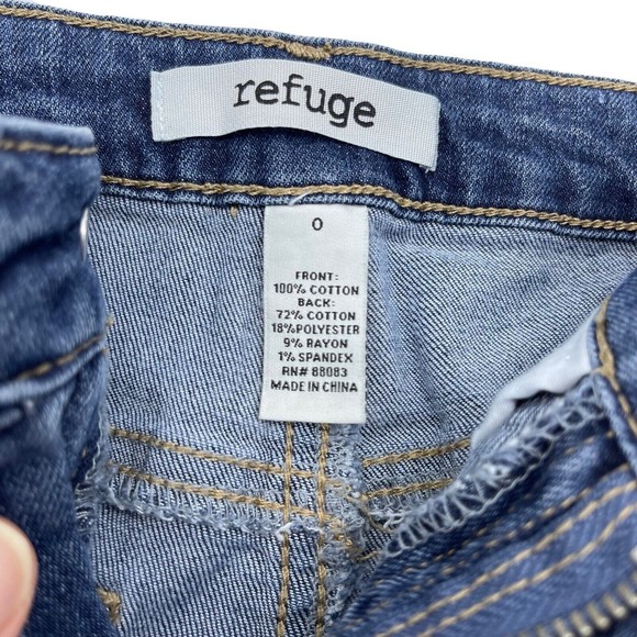 REFUGE Denim Short Shorts Jr Ladies Sz 0 100% Cotton Frayed Distressed EUC! - Picture 3 of 4